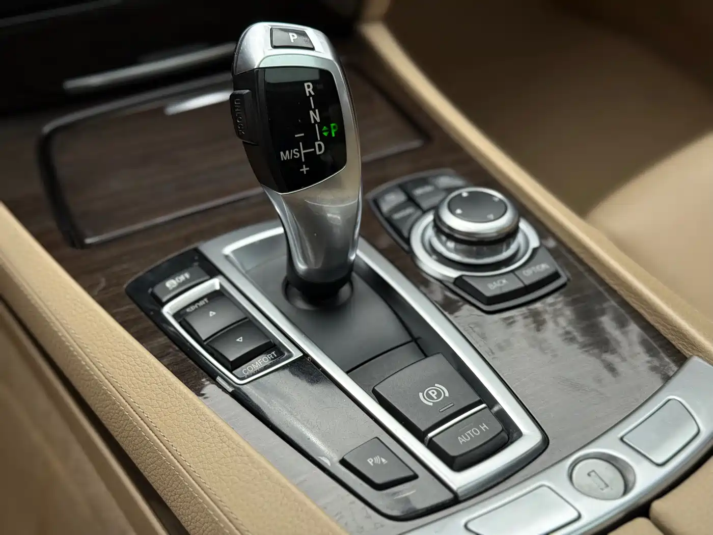 BMW 7 Series 2009 730Li Leading фото 14