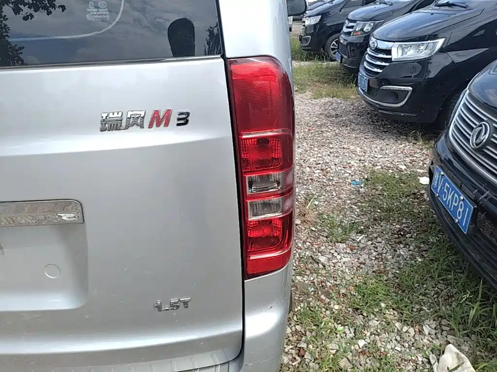 JAC Refine M3 2023 2022 1.5T 7-Seater Standard