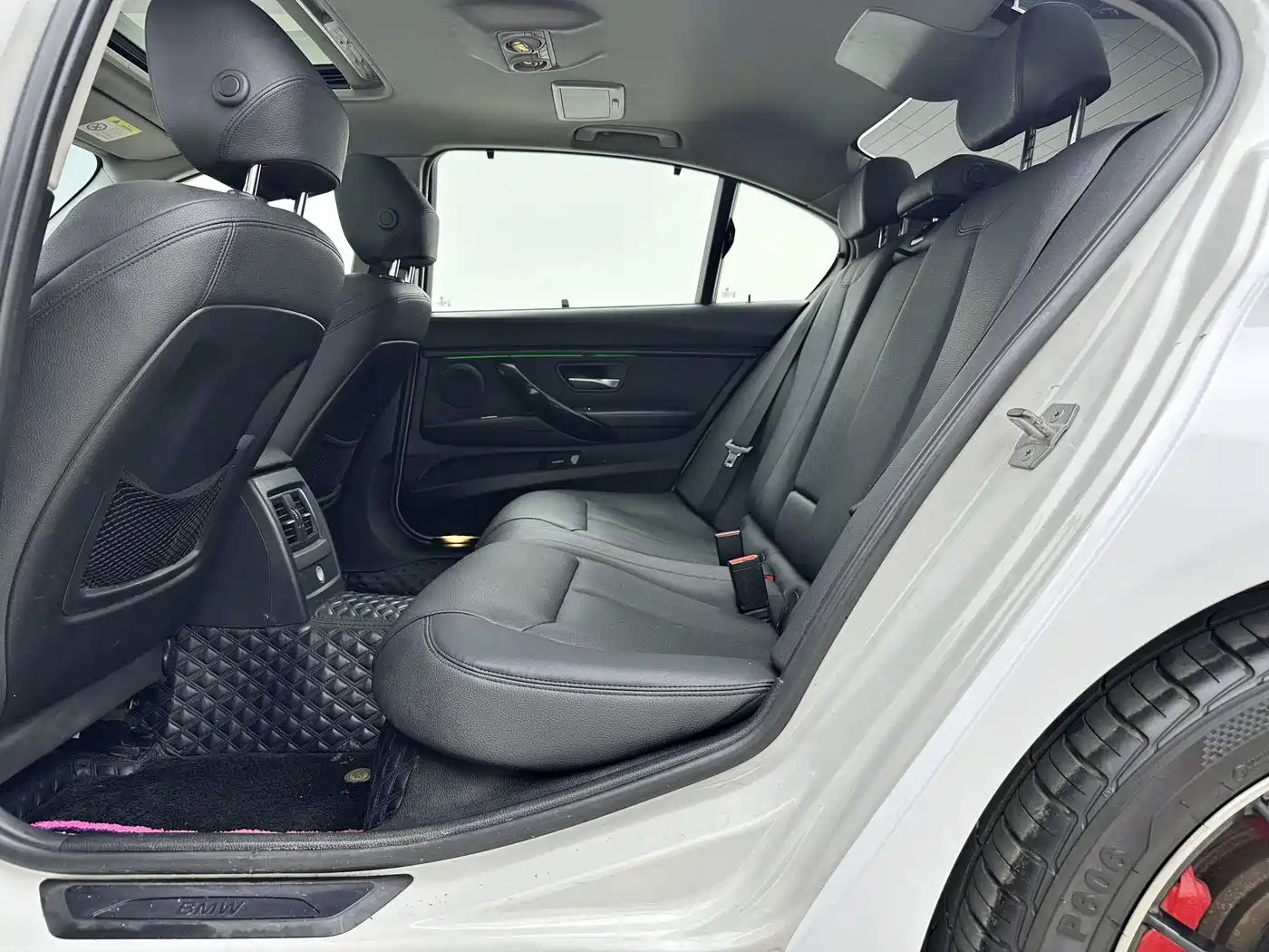 BMW 3 Series 2018 318Li фото 5