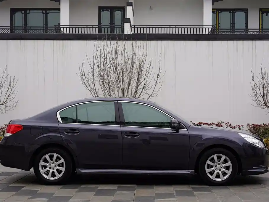 Subaru Legacy 2010 Model 2.0i Luxury фото 3