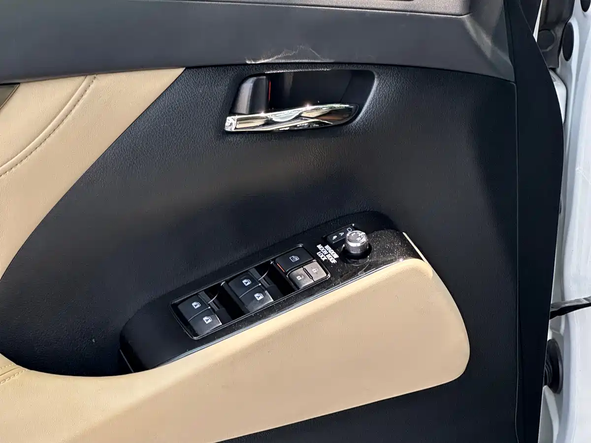 Toyota Alphard 2018 3.5L Premium фото 25
