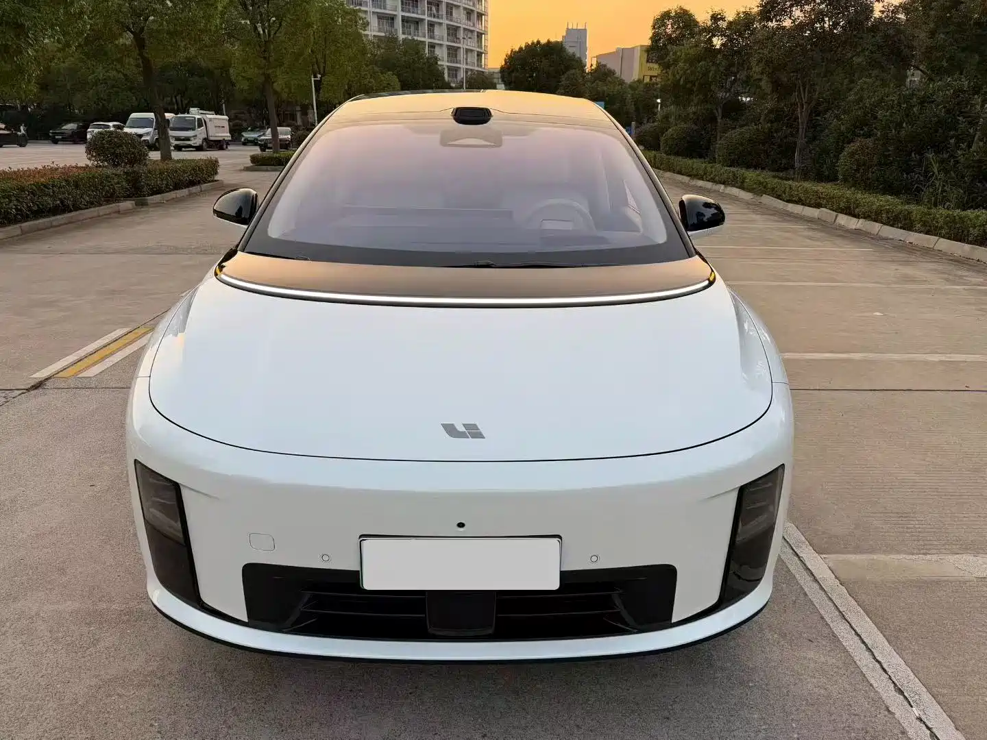 Фото 2 - Li Auto Li i8