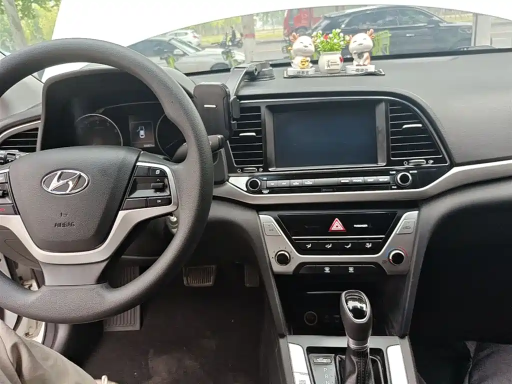 Hyundai Elantra 2016 Model 1.6L Automatic Smart Elite фото 10