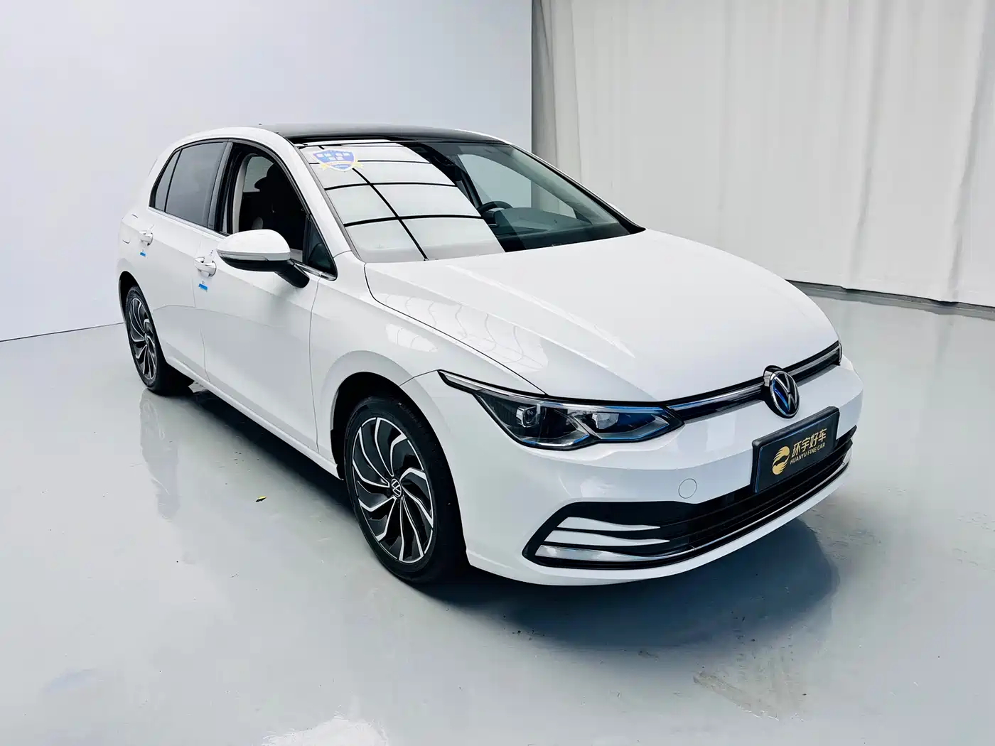 Volkswagen Golf 2024 280TSI DSG Pro 50th Anniversary Edition фото 3