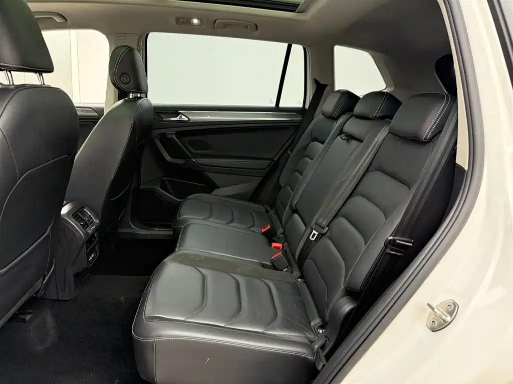 Volkswagen Tiguan L 2021 330TSI Automatic 2WD R-Line Premium фото 6