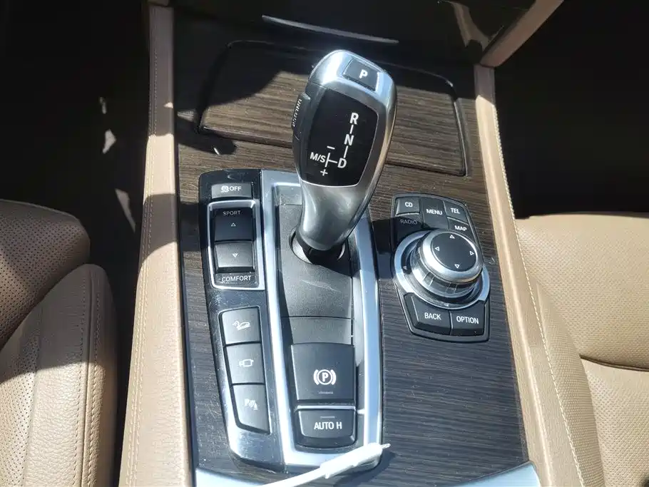 BMW 7 Series 2011 750Li xDrive фото 16