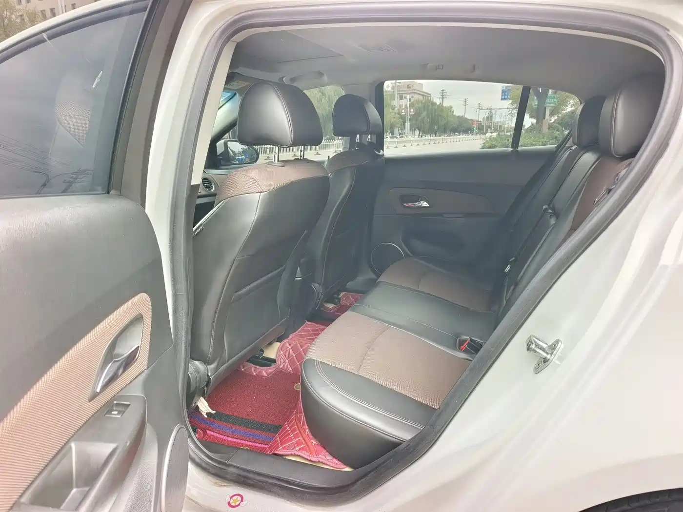 Chevrolet Cruze 2013 Hatchback 1.6L Automatic Luxury фото 7