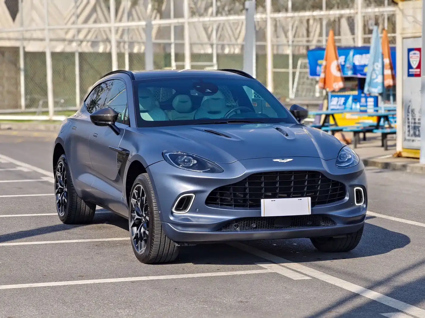 Фото 3 - Aston Martin DBX