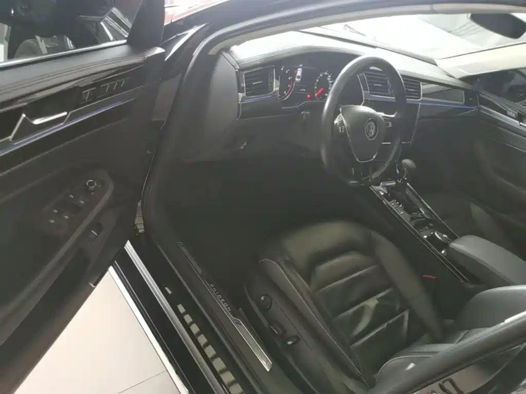 Volkswagen Phideon 2018 Facelift 380TSI FWD Business фото 16