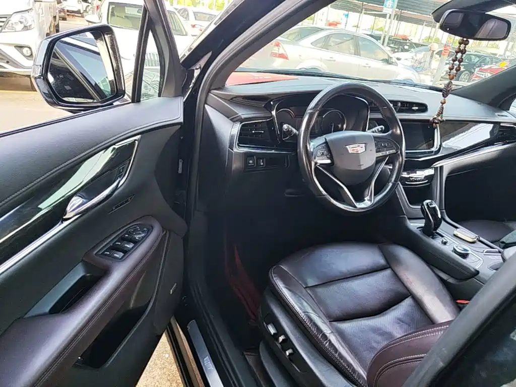 Photo 16 - Cadillac XT6