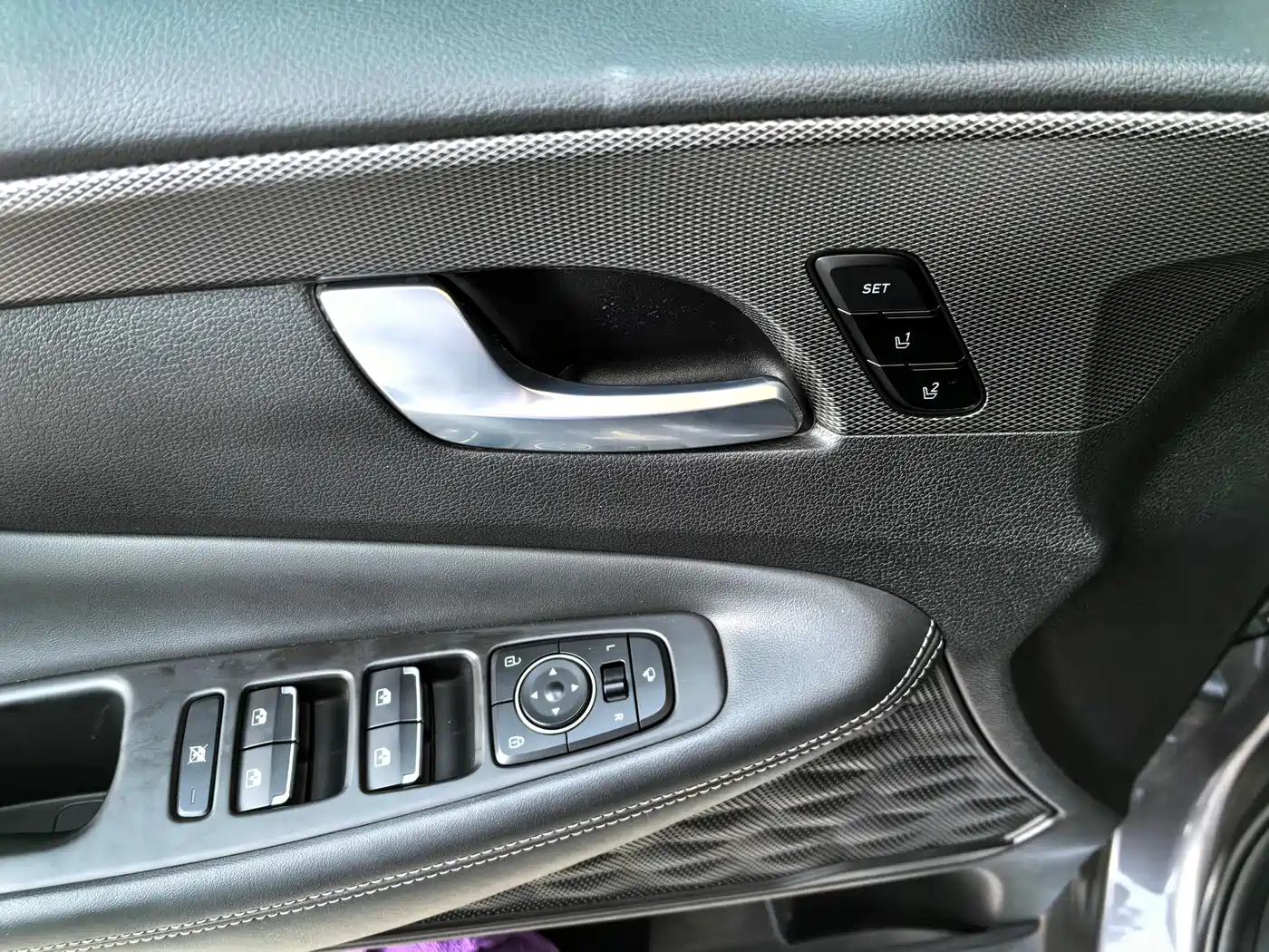 Фото 13 - Hyundai Santa Fe