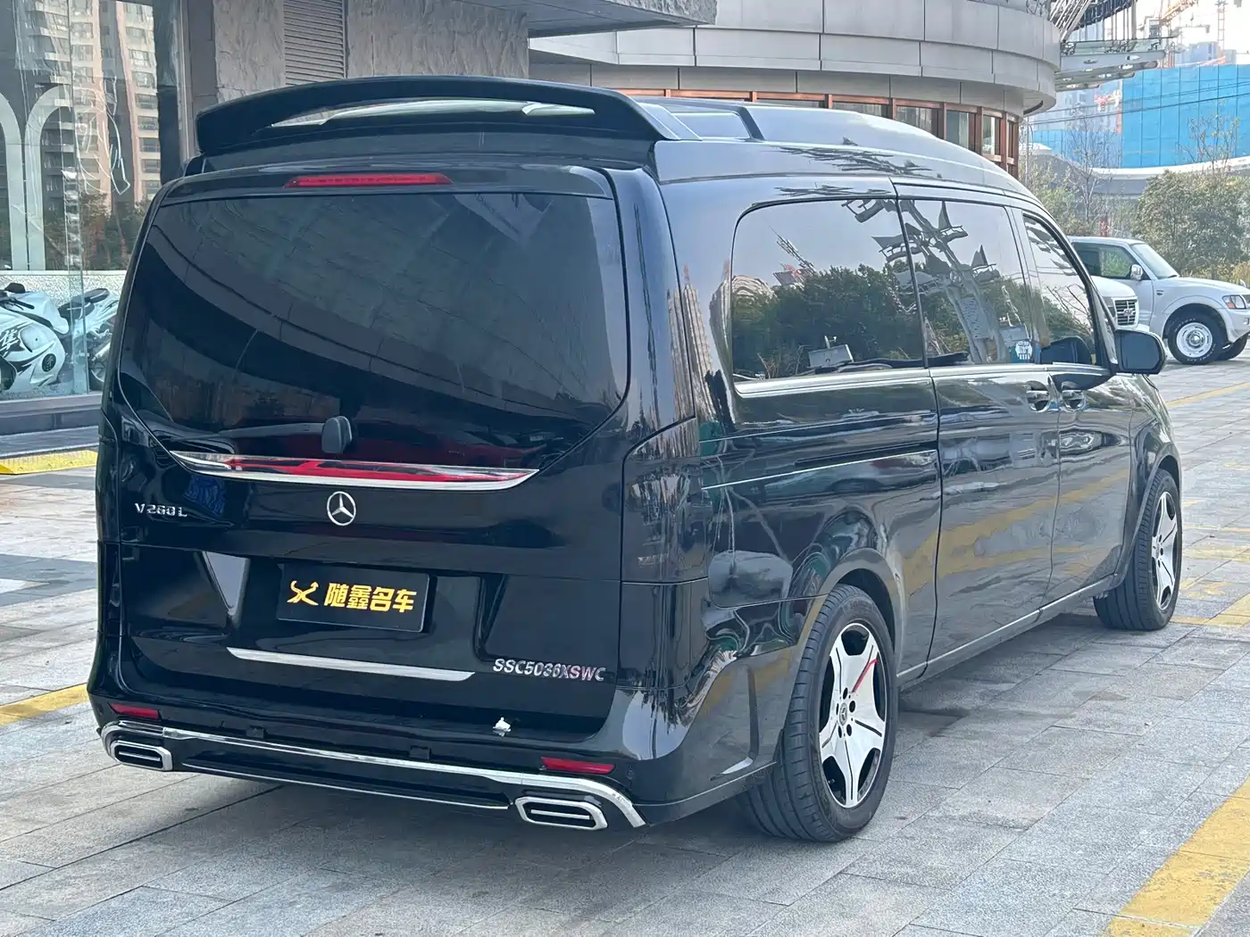 Mercedes-Benz V-Class 2018 V 260 L Premium Long Wheelbase Edition China VI фото 7