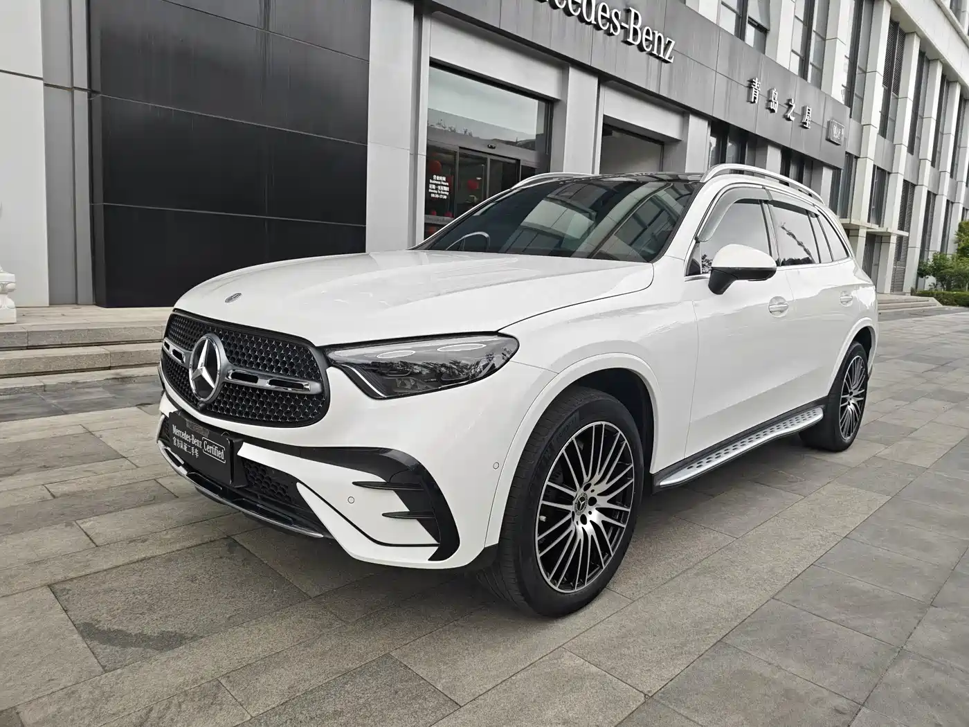 Photo 2 - Mercedes-Benz GLC