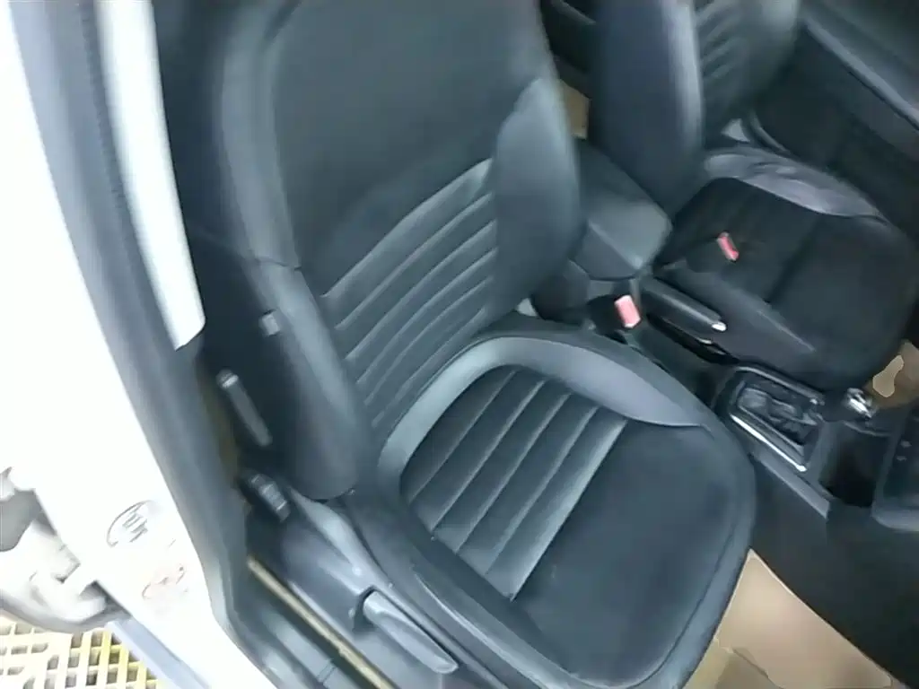 Škoda Yeti 2014 1.8TSI DSG Polar Edition фото 25