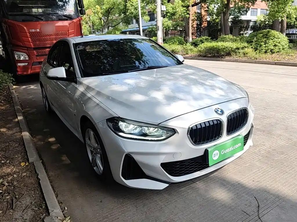 BMW 1 Series 2019 118i M Sport Package фото 4