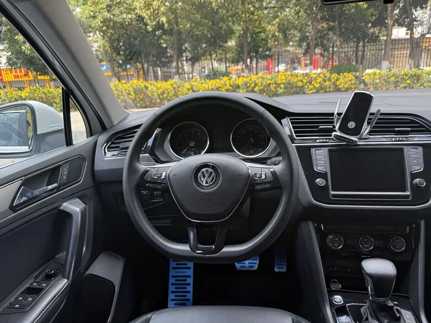 Volkswagen Tiguan L 2018 330TSI Automatic 2WD Comfort Edition фото 10