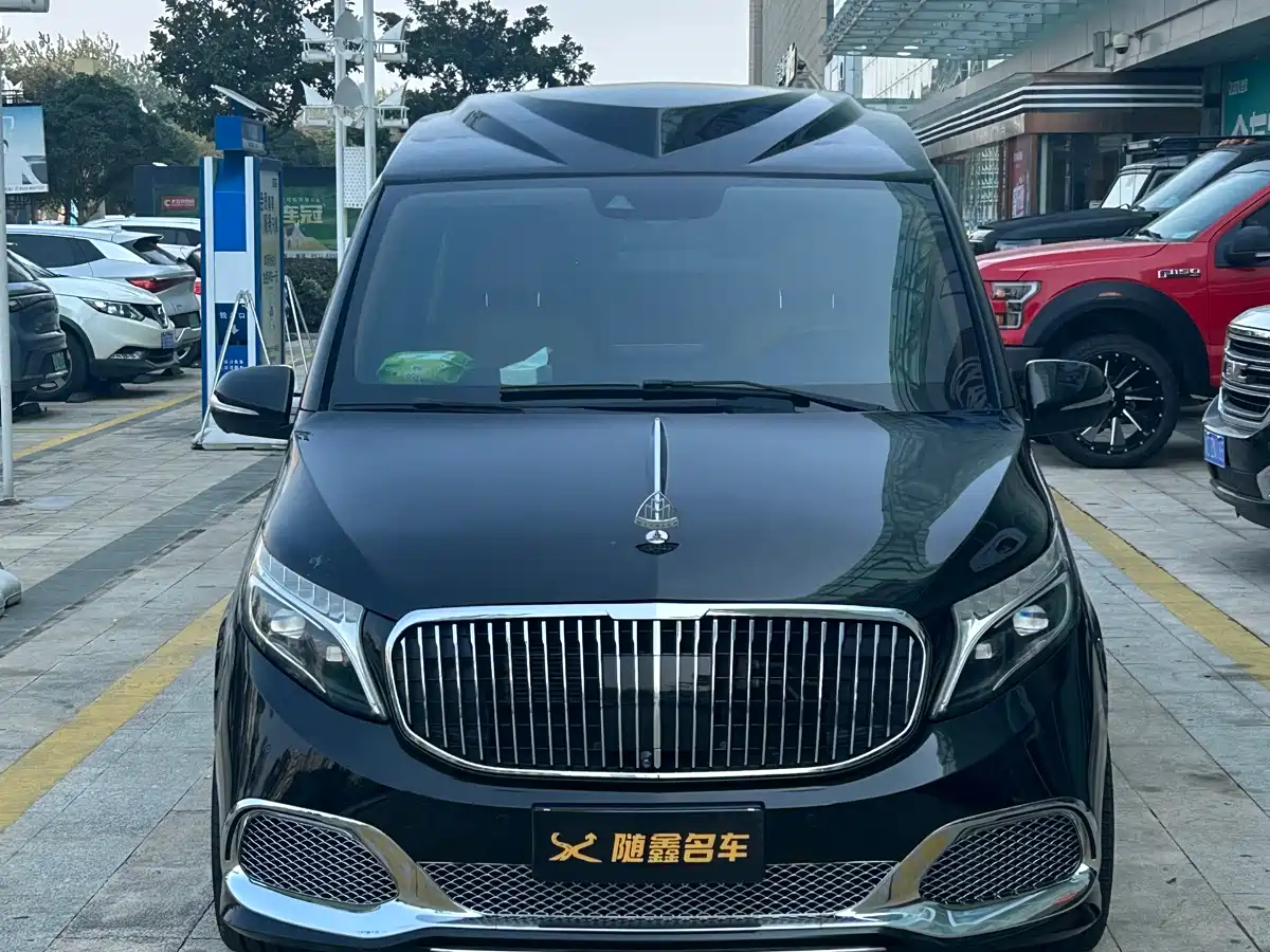Mercedes-Benz V-Class 2018 V 260 L Premium Long Wheelbase Edition China VI фото 2