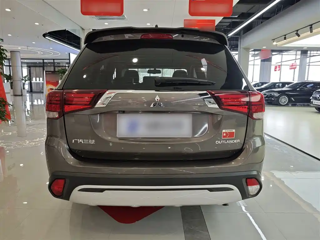 MITSUBISHI OUTLANDER