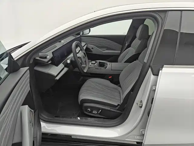 Geely Galaxy Galaxy E8 2025 700km Long Voyage Smart Drive Edition фото 10