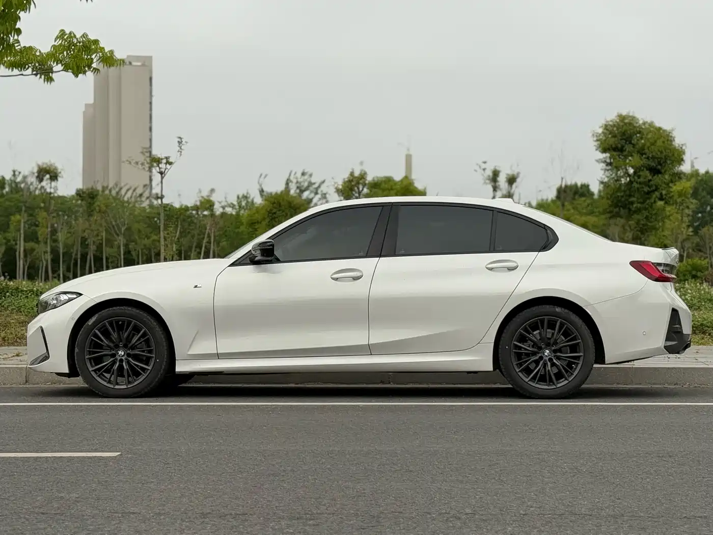 BMW 3 Series 2024 325Li M Sport Shadowline Package фото 4