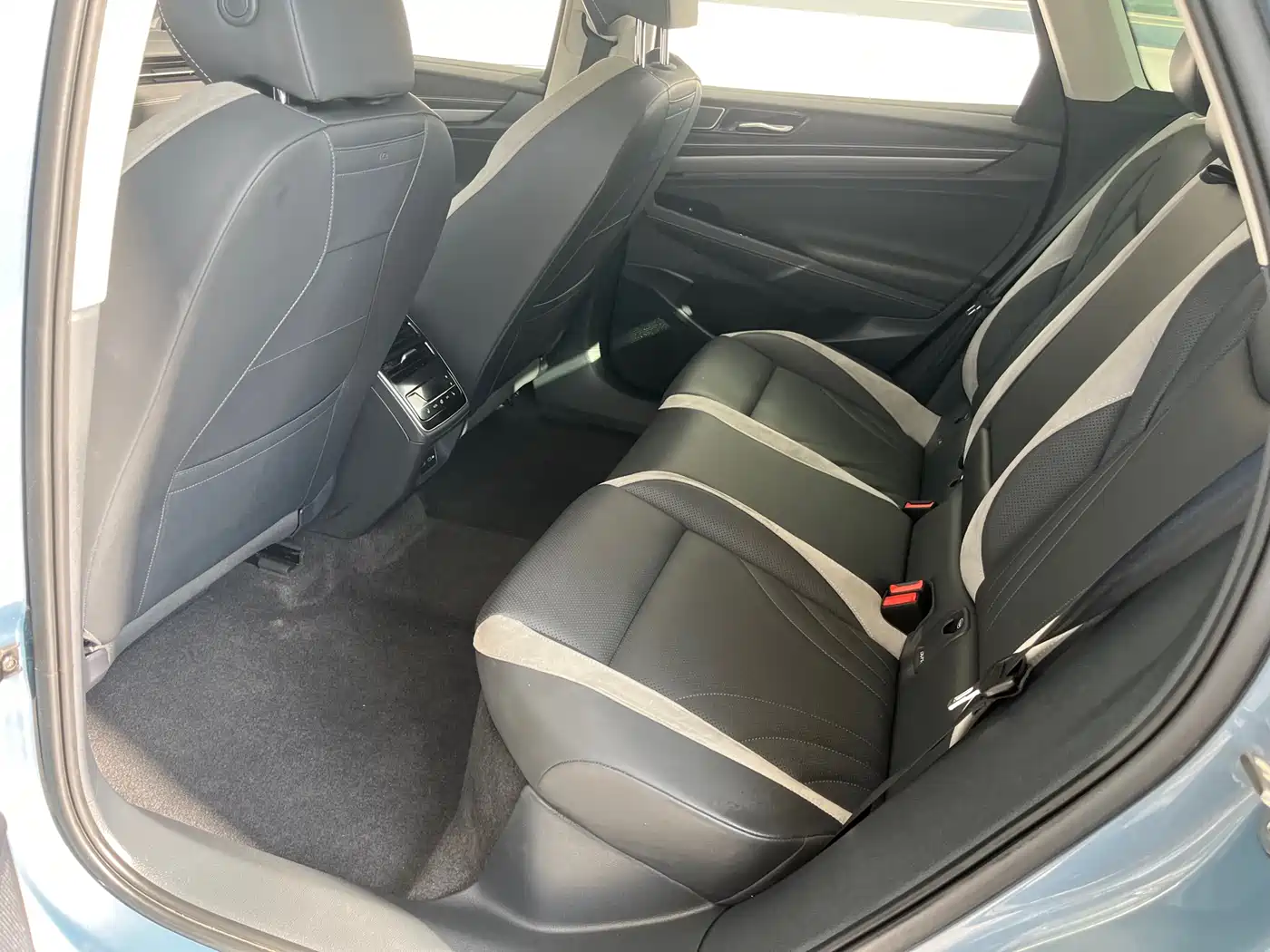 VOLKSWAGEN ID.7 VIZZION