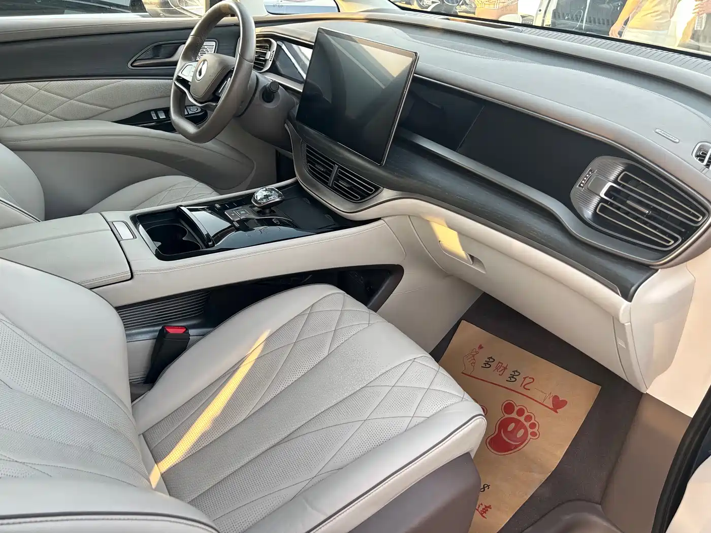 Denza D9 2022 DM-i 970 AWD Flagship фото 2