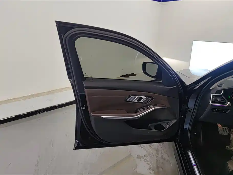 BMW 3 Series 2022 325Li M Sport Package фото 7