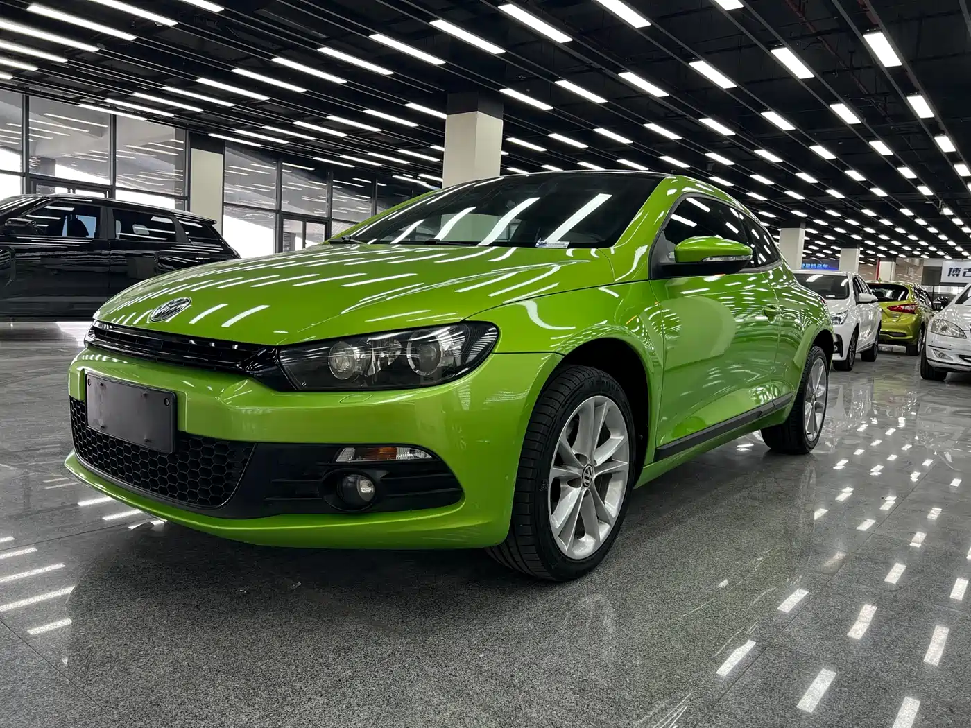 Volkswagen Scirocco 2011 2.0TSI Luxury фото 2