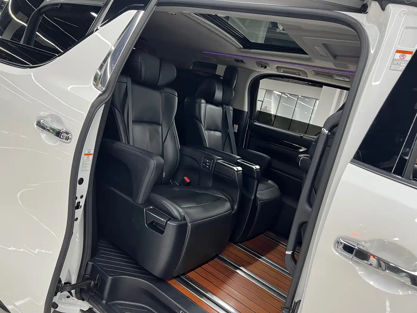 Toyota Vellfire 2021 Crown Hybrid 2.5L HV Luxury Edition фото 12
