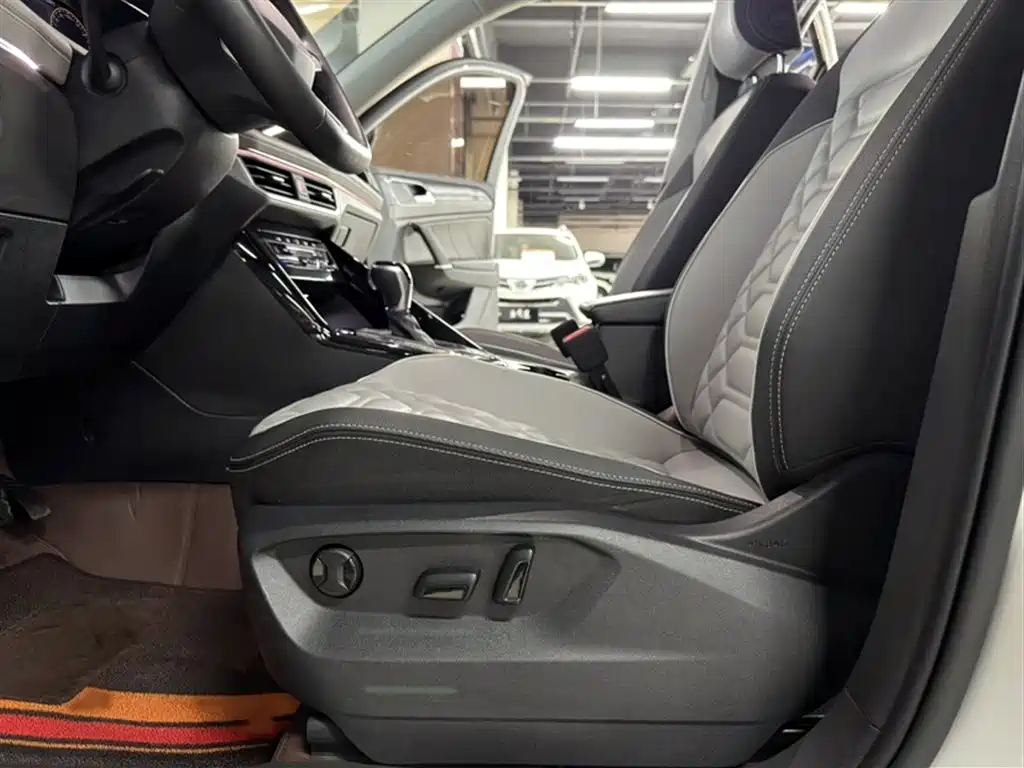 Volkswagen Tayron 2023 330TSI 2WD Luxury Plus Advanced Edition фото 19