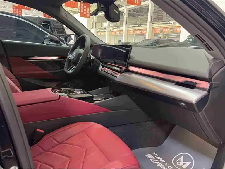 BMW 5 Series 2025 530Li Leading M Sport Package фото 3