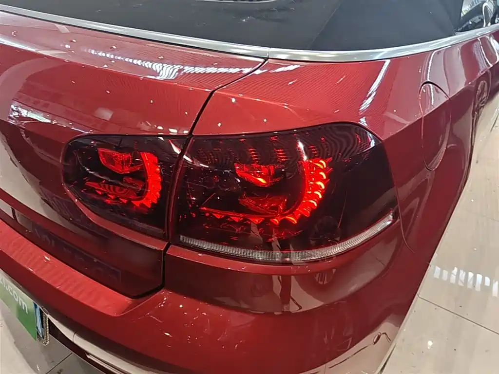 Volkswagen Golf (Import) 2012 1.4TSI Luxury Convertible Edition фото 8