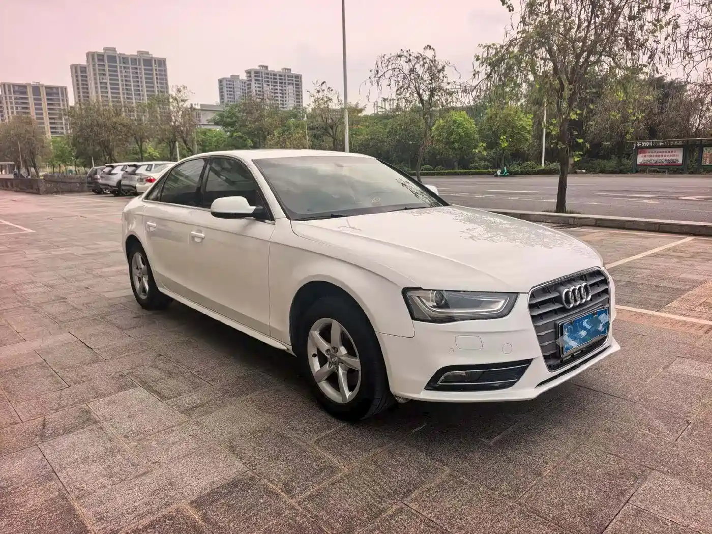 Audi A4L 2013 35 TFSI Automatic Standard фото 2