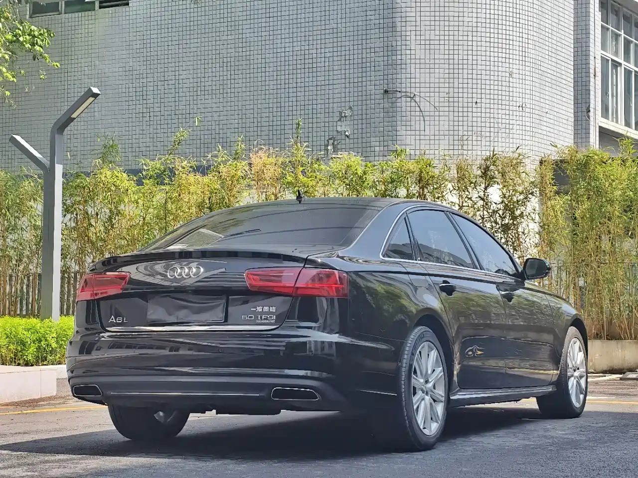Фото 15 - Audi A6L