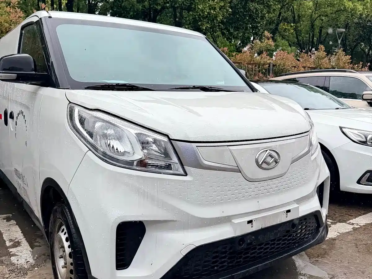 SAIC Maxus Maxus EV30 2022 Pure Electric Smart Logistics Expert Long Axle Guoxuan фото 2