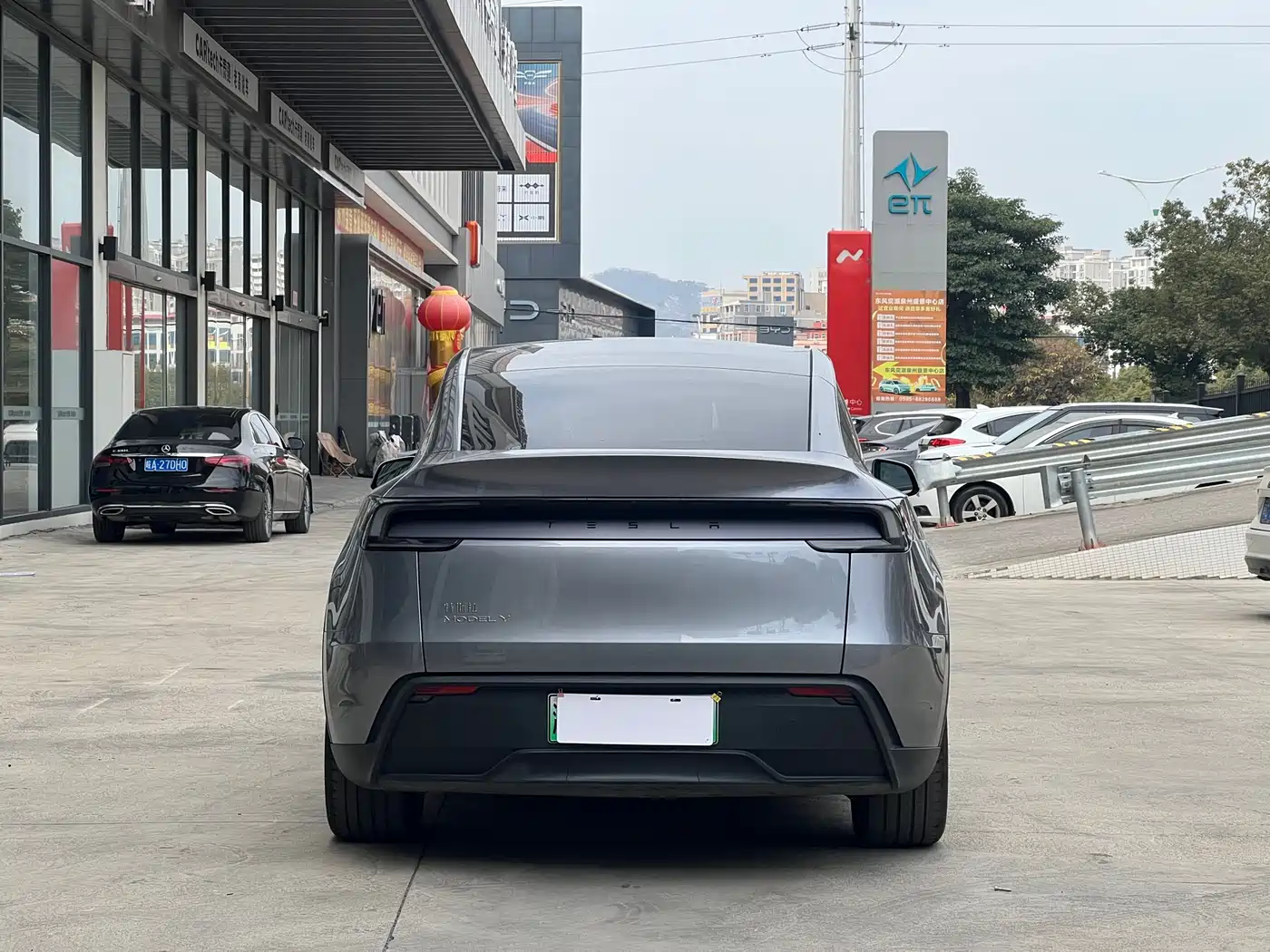 TESLA MODEL Y