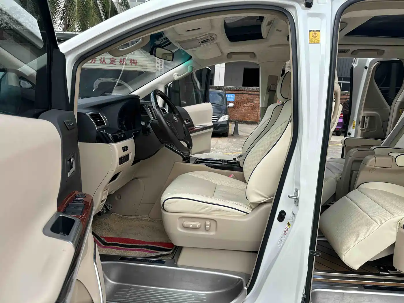 Toyota Alphard 2011 3.5L Luxury Edition фото 7