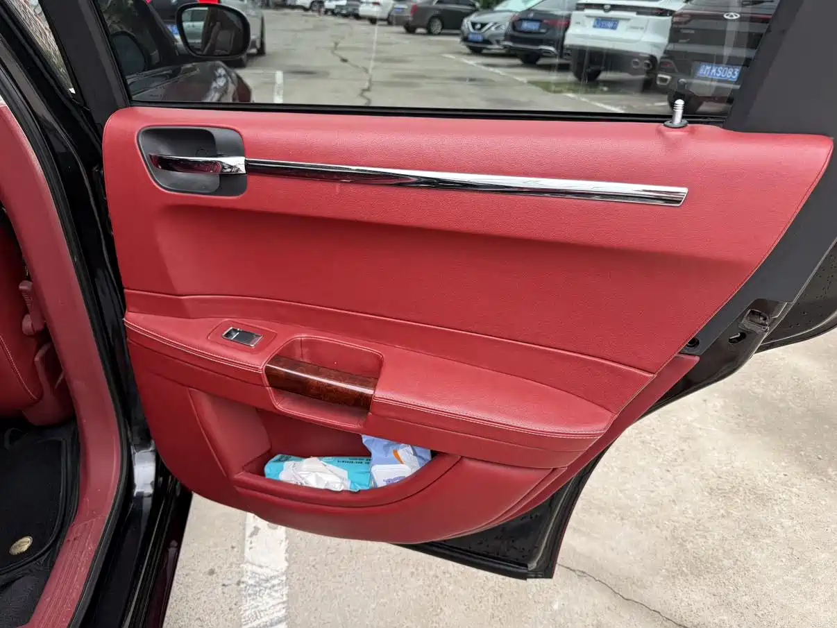 Chrysler 300C 2006 2006 Model 5.7L Luxury Navigator Edition
