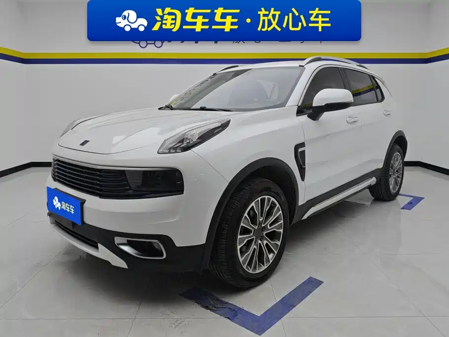 Фото 1 - Lynk & Co 01