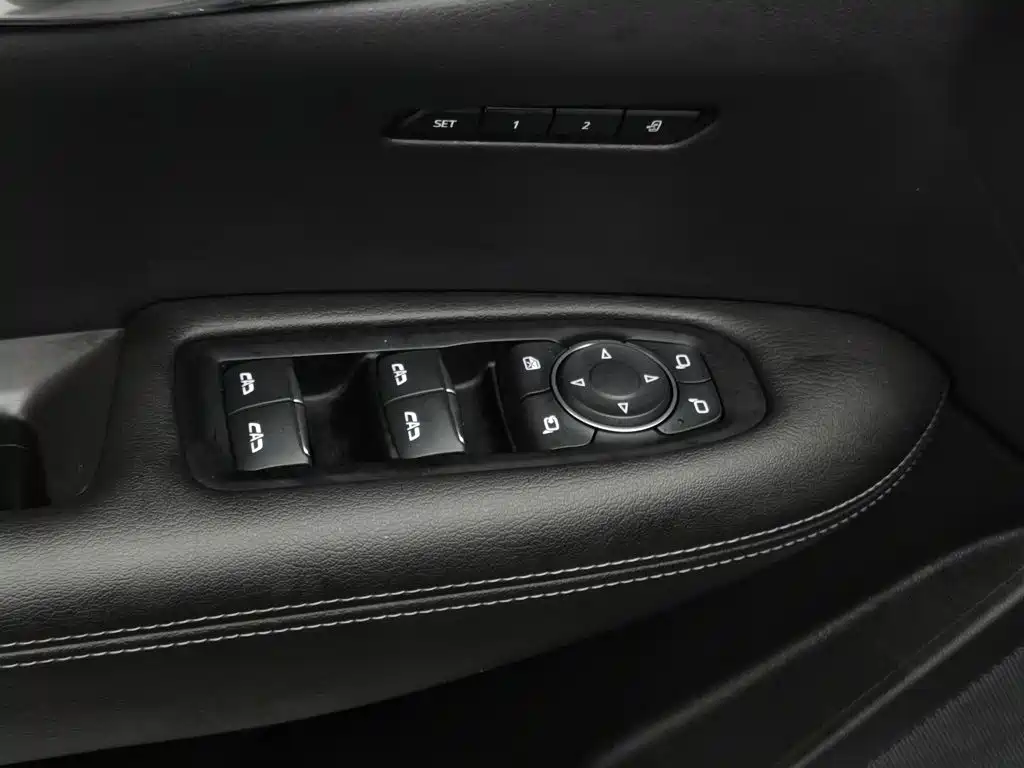 Photo 9 - Cadillac XT5