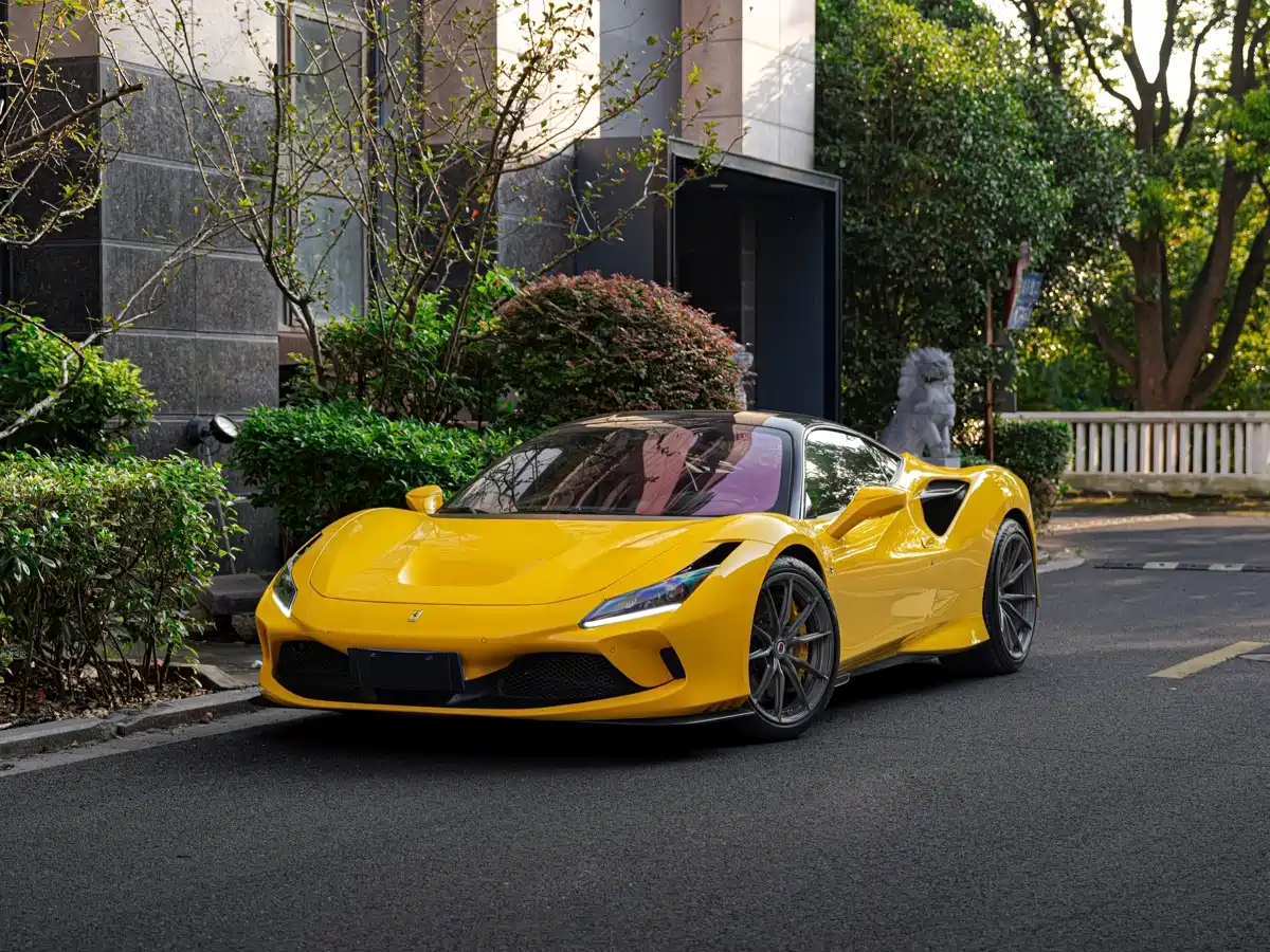 Фото 1 - Ferrari F8