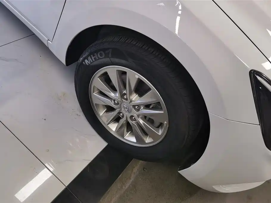 Hyundai Elantra 2020 1.6L Auto GL Pleasing Edition фото 6