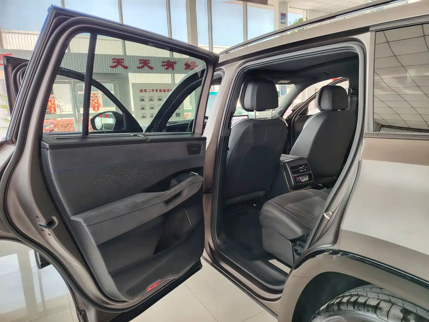 Volkswagen Teramont 2025 Teramont Pro 450TSI 4WD Summit Edition фото 6