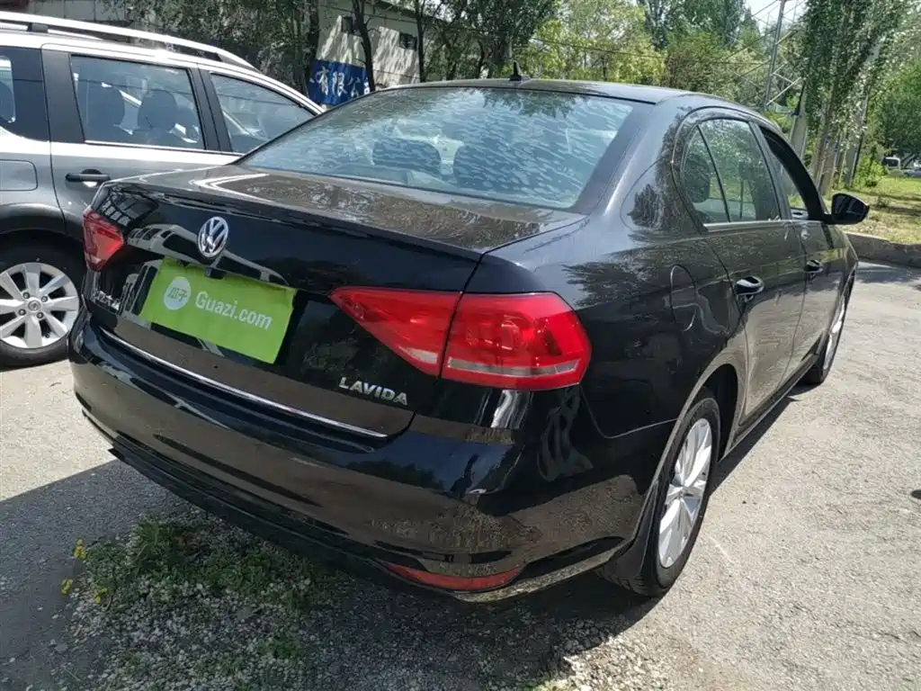 Volkswagen Lavida 2015 1.6L Manual Comfort Edition фото 7