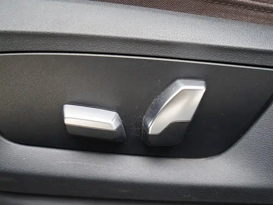 BMW 5 Series 2022 Model Second Facelift 525Li M Sport Package фото 6