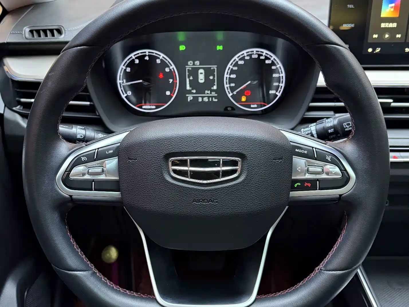 Фото 5 - Geely Vision X3