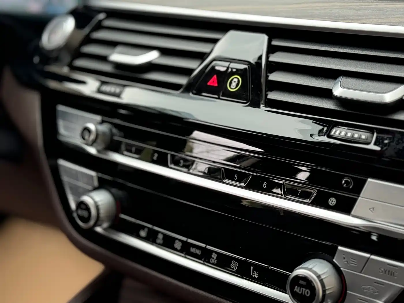 BMW 5 Series New Energy 2020 530Le Range Upgrade Luxury Package фото 25