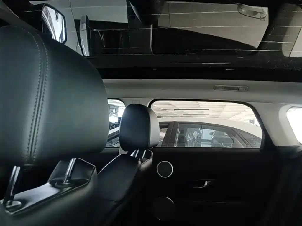 Land Rover Range Rover Evoque 2015 2.0T 5-Door Fashion Edition фото 18