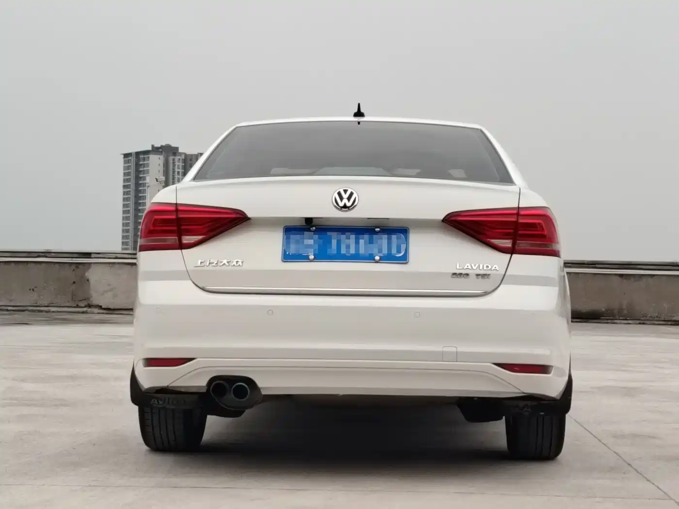 Volkswagen Lavida 2017 1.6L Automatic Comfort Edition фото 3