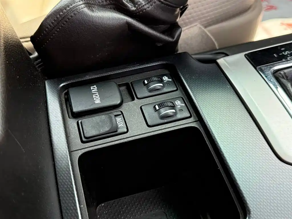 Toyota Prado 2010 4.0L Automatic TX-L фото 34